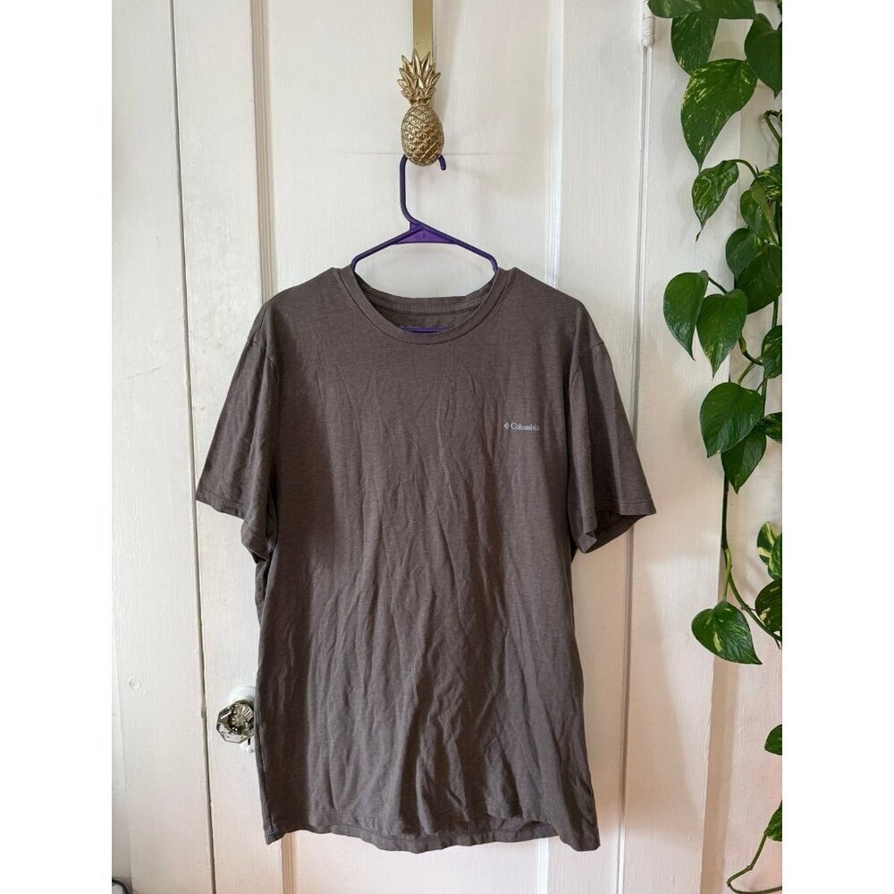 Columbia menโs size X โ large T-shirt